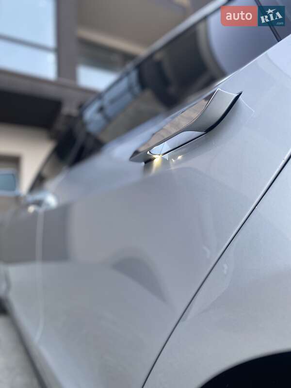 Ліфтбек Tesla Model S 2014 в Одесі