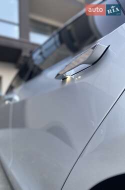Лифтбек Tesla Model S 2014 в 
