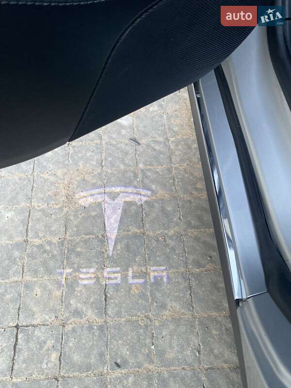 Ліфтбек Tesla Model S 2014 в Одесі