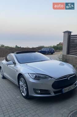 Лифтбек Tesla Model S 2014 в 