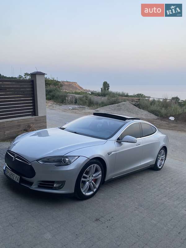 Ліфтбек Tesla Model S 2014 в Одесі