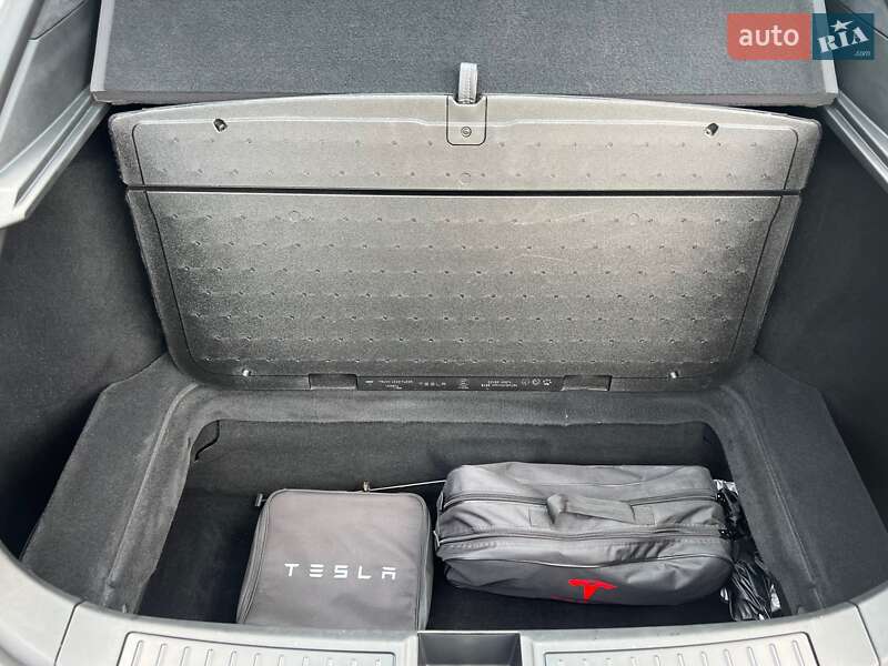 Лифтбек Tesla Model S 2017 в Одессе