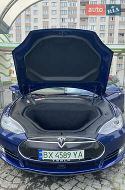 Лифтбек Tesla Model S 2015 в 