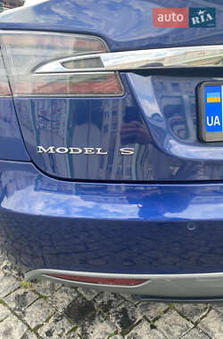 Лифтбек Tesla Model S 2015 в 