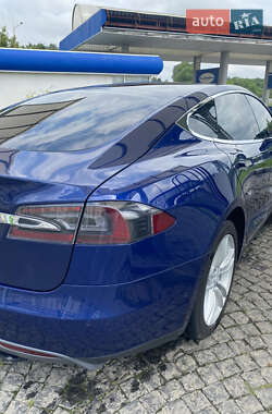 Лифтбек Tesla Model S 2015 в 