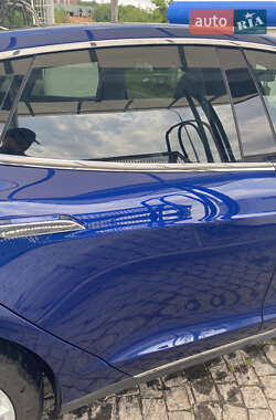 Лифтбек Tesla Model S 2015 в 
