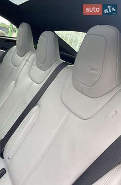 Лифтбек Tesla Model S 2015 в 