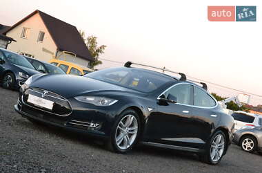 Лифтбек Tesla Model S 2015 в Луцке