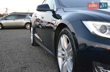 Лифтбек Tesla Model S 2015 в 