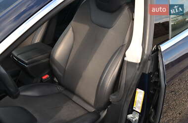 Лифтбек Tesla Model S 2015 в 