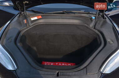 Лифтбек Tesla Model S 2015 в 