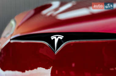 Лифтбек Tesla Model S 2020 в 