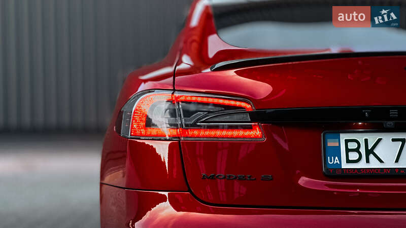 Лифтбек Tesla Model S 2020 в Ровно