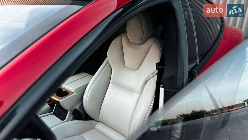 Лифтбек Tesla Model S 2020 в Ровно