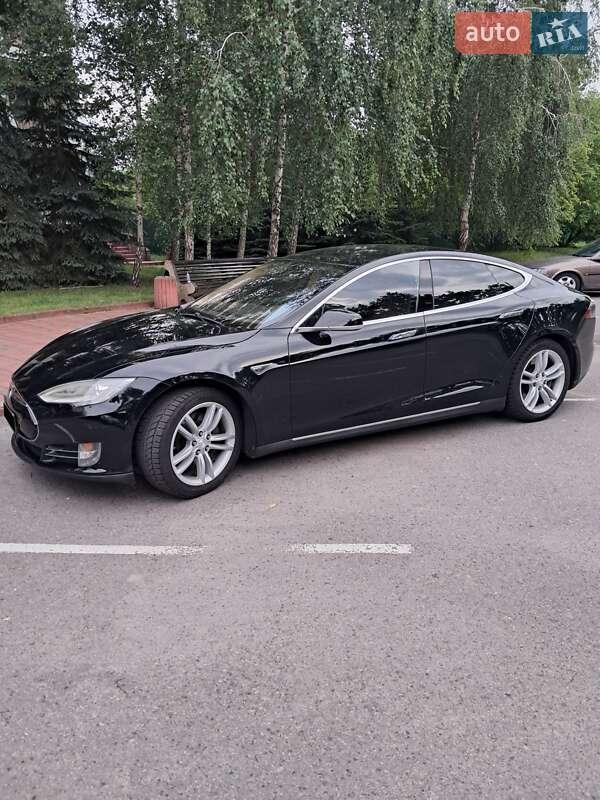 Tesla Model S 2015