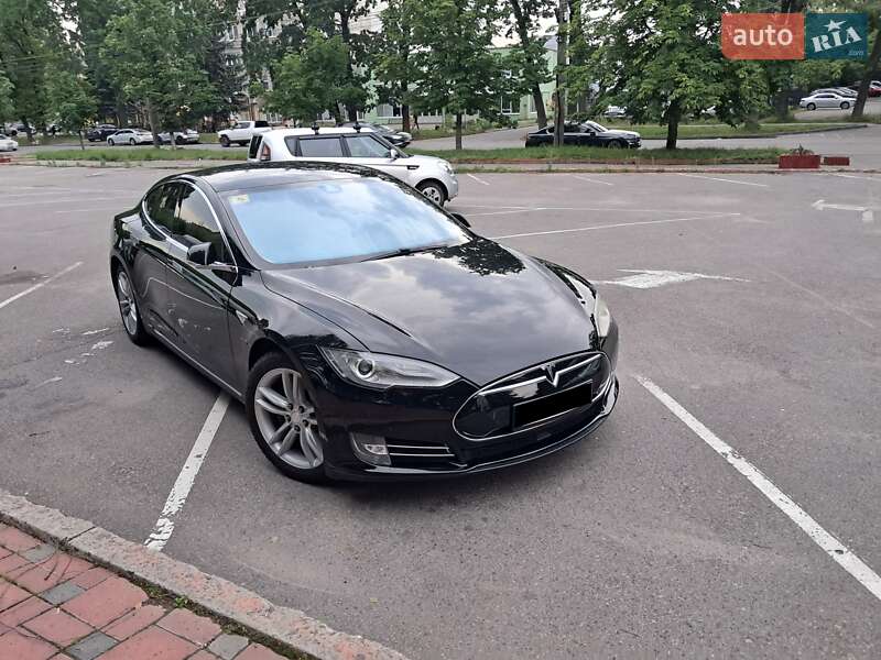 Ліфтбек Tesla Model S 2015 в Вінниці