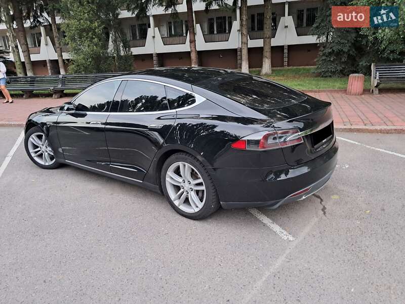 Ліфтбек Tesla Model S 2015 в Вінниці