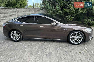 Лифтбек Tesla Model S 2013 в 