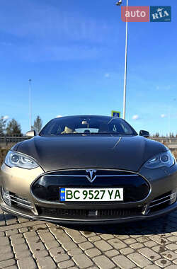 Лифтбек Tesla Model S 2015 в 