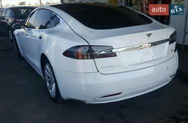 Лифтбек Tesla Model S 2017 в 