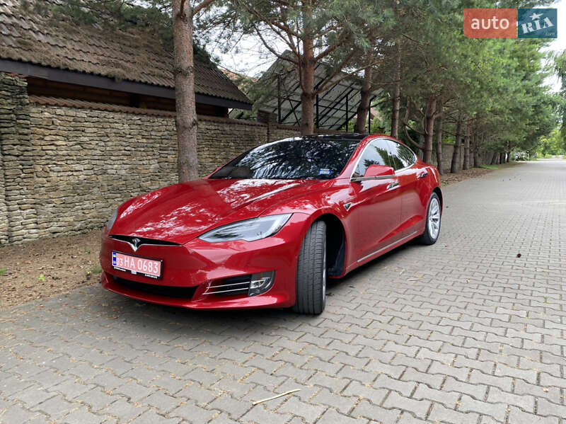 Лифтбек Tesla Model S 2016 в 