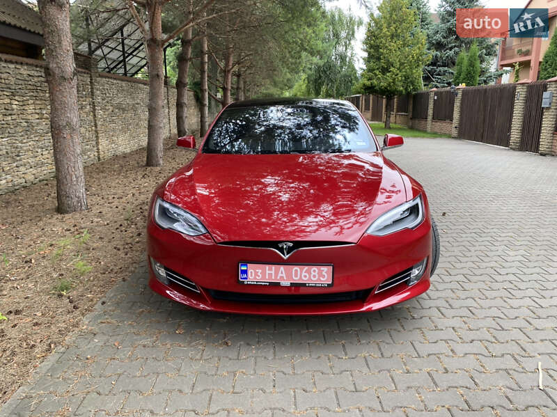 Лифтбек Tesla Model S 2016 в Луцке