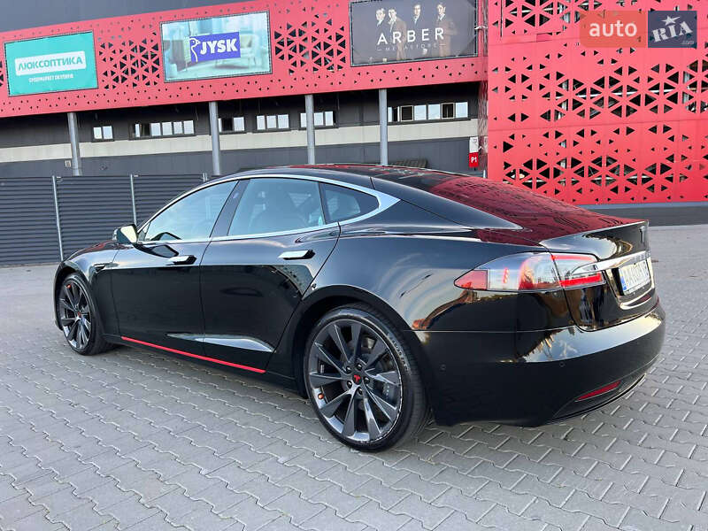 Лифтбек Tesla Model S 2020 в Киеве