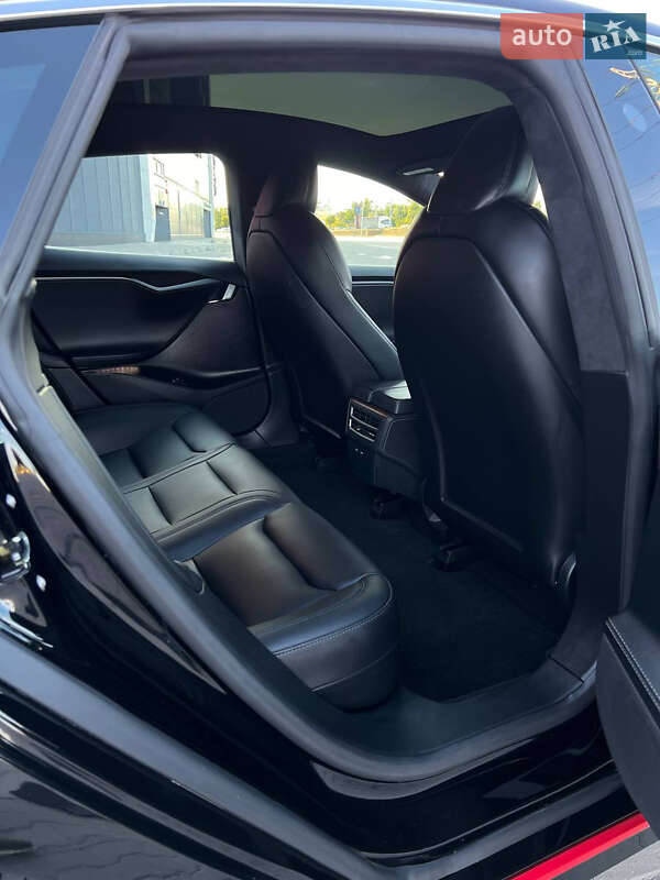 Лифтбек Tesla Model S 2020 в Киеве