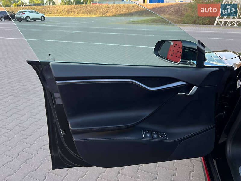 Лифтбек Tesla Model S 2020 в Киеве
