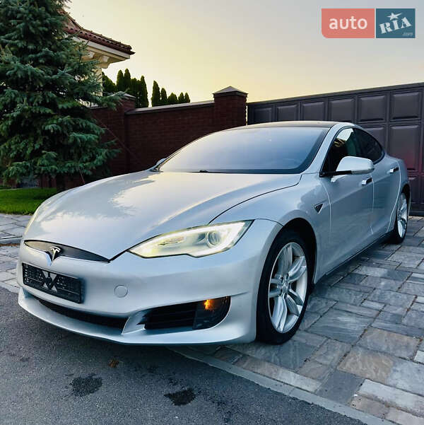 Tesla Model S 2013