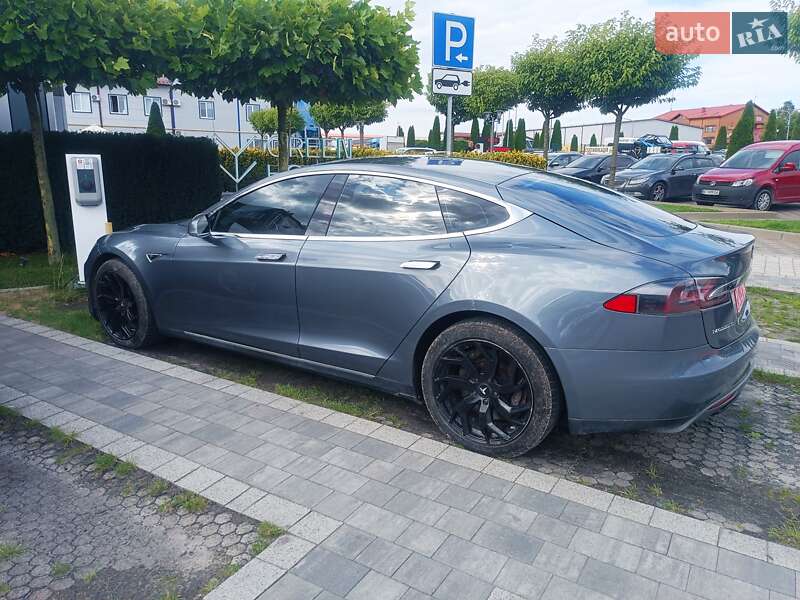Лифтбек Tesla Model S 2014 в Львове