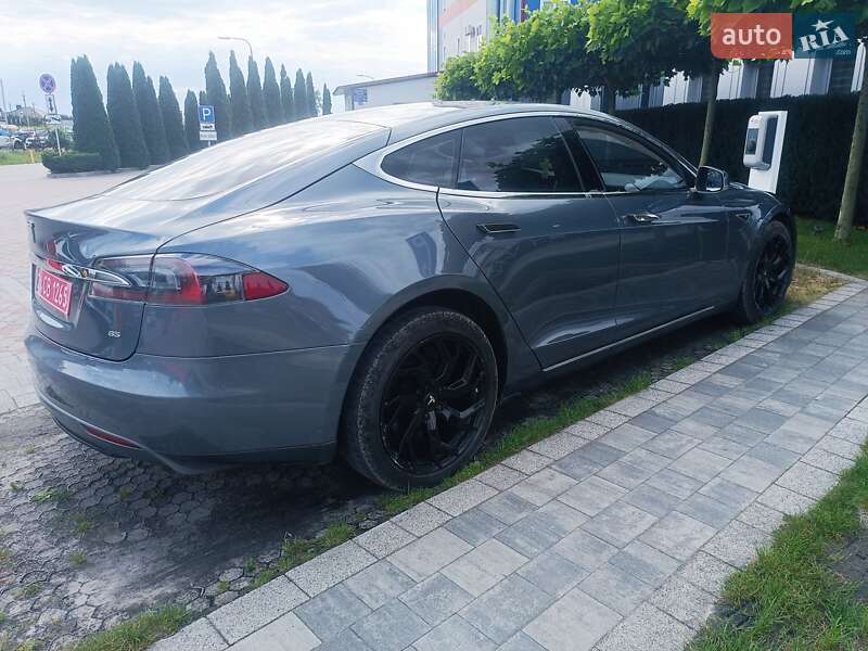 Лифтбек Tesla Model S 2014 в Львове