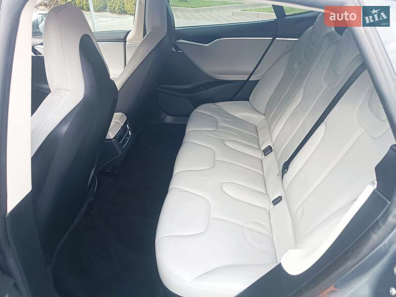 Лифтбек Tesla Model S 2014 в Львове