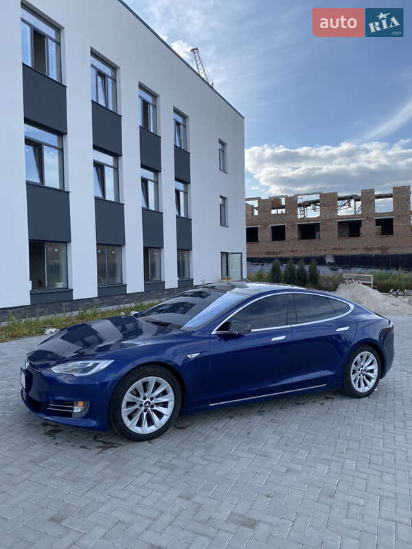 Лифтбек Tesla Model S 2016 в Ровно