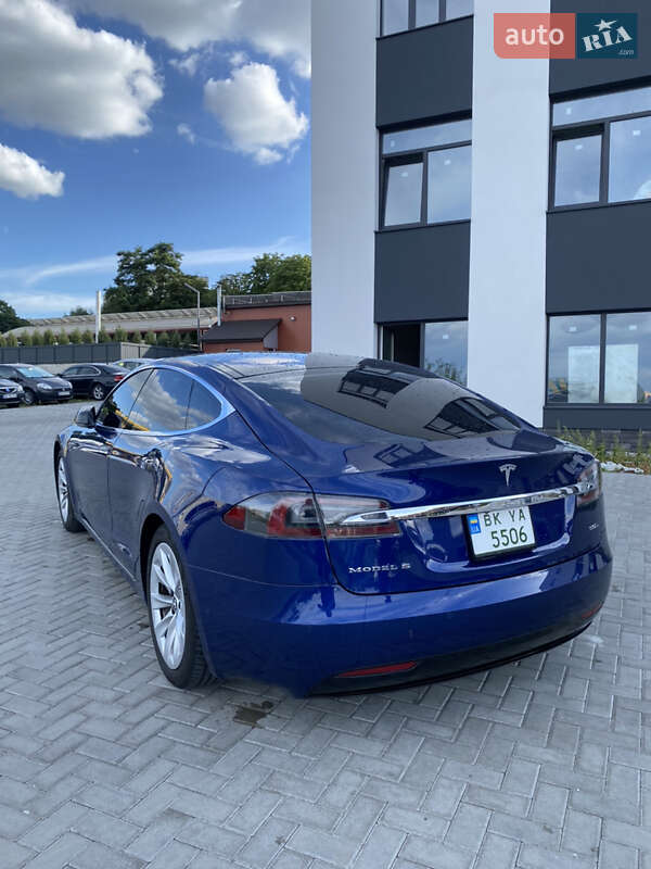 Лифтбек Tesla Model S 2016 в Ровно