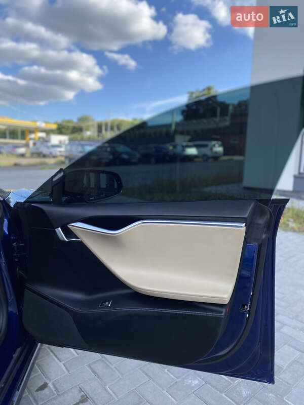 Лифтбек Tesla Model S 2016 в Ровно