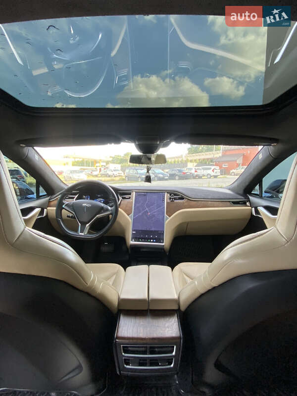 Лифтбек Tesla Model S 2016 в Ровно