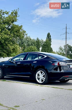 Лифтбек Tesla Model S 2015 в 