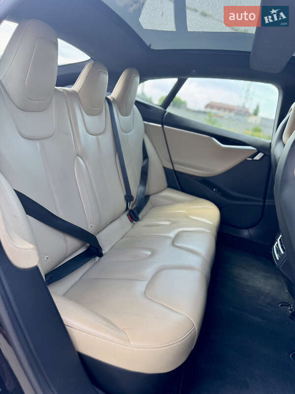 Лифтбек Tesla Model S 2015 в Кременчуге