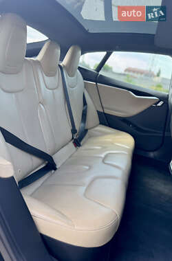 Лифтбек Tesla Model S 2015 в 