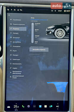 Лифтбек Tesla Model S 2015 в 