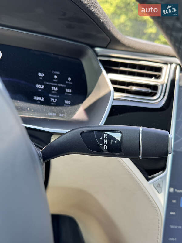 Лифтбек Tesla Model S 2015 в Кременчуге