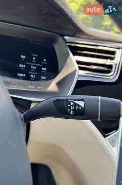 Лифтбек Tesla Model S 2015 в 