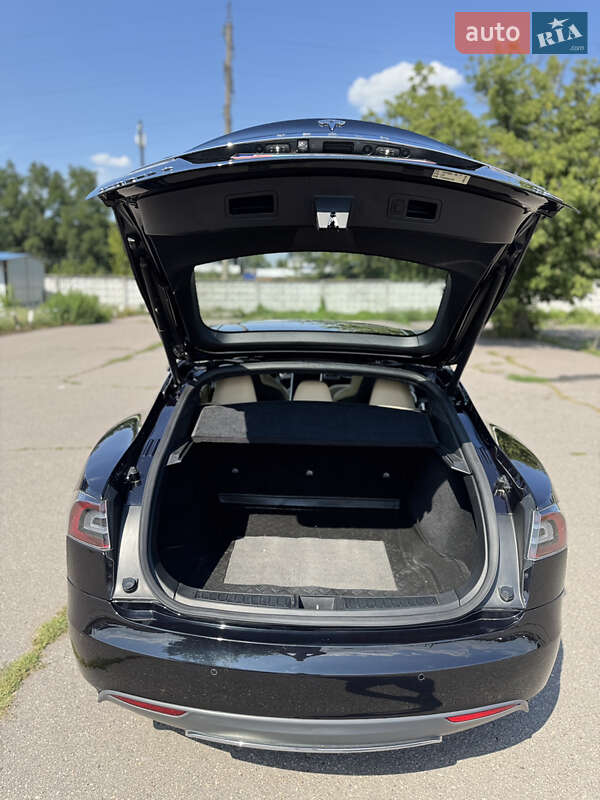 Лифтбек Tesla Model S 2015 в Кременчуге