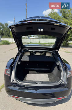 Лифтбек Tesla Model S 2015 в 