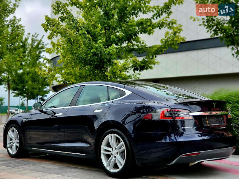 Лифтбек Tesla Model S 2014 в Киеве