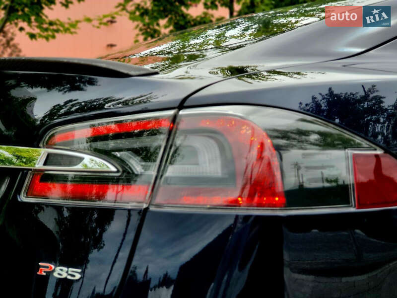 Лифтбек Tesla Model S 2014 в Киеве