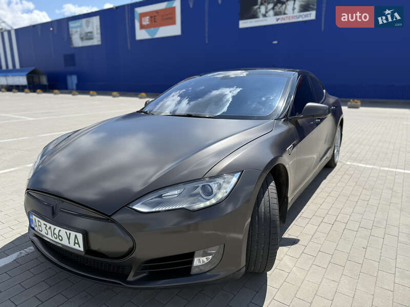 Tesla Model S 2014