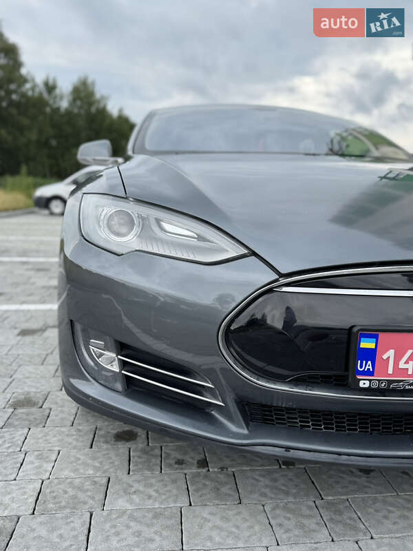 Лифтбек Tesla Model S 2013 в Львове