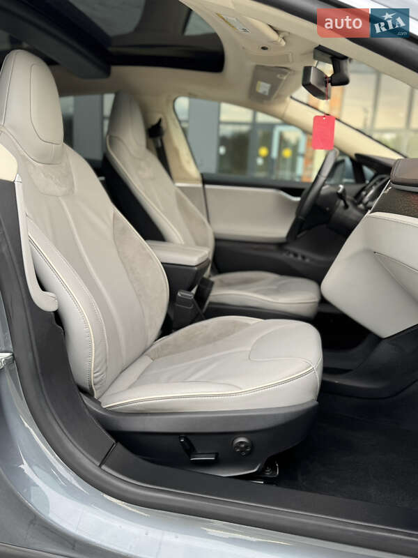 Лифтбек Tesla Model S 2013 в Львове
